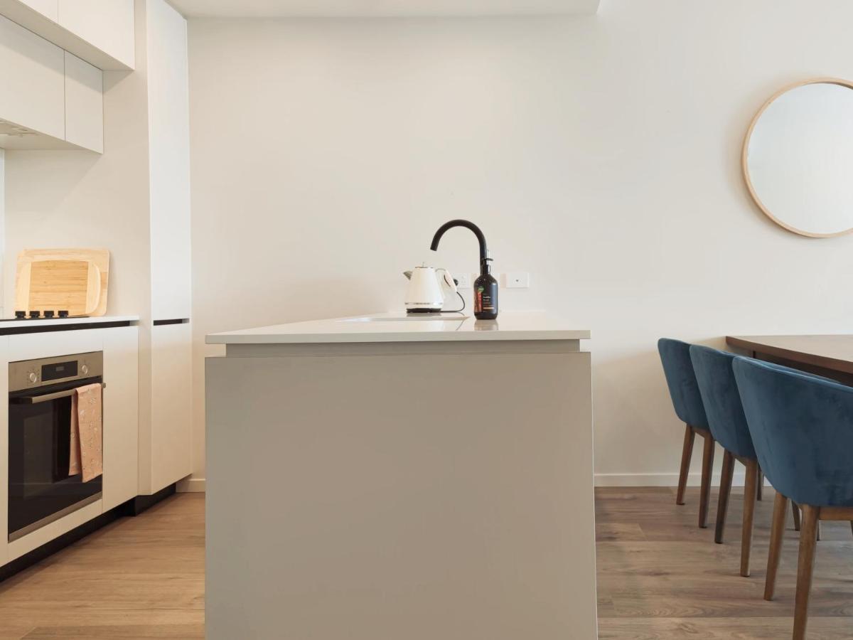 Luxurious 2 Bedroom Apartment Free Secure Parking Оукланд Екстериор снимка
