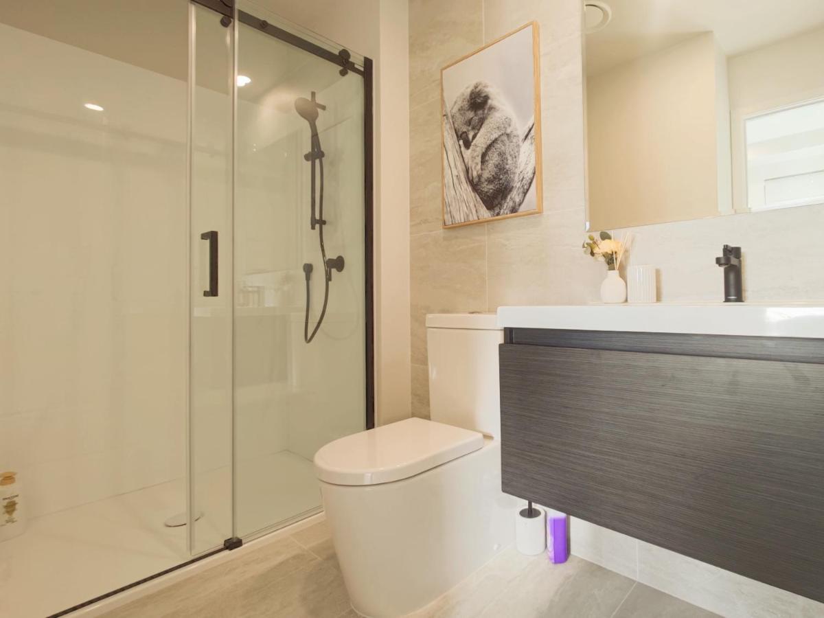 Luxurious 2 Bedroom Apartment Free Secure Parking Оукланд Екстериор снимка
